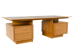 Вишневый стол