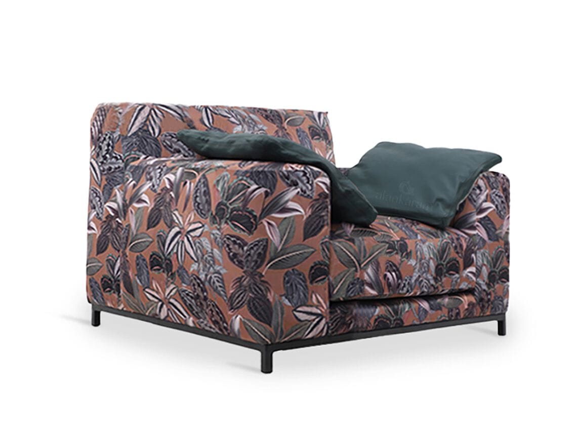 Тканевое кресло с подлокотниками Alankaram Pau ARCH-00004731