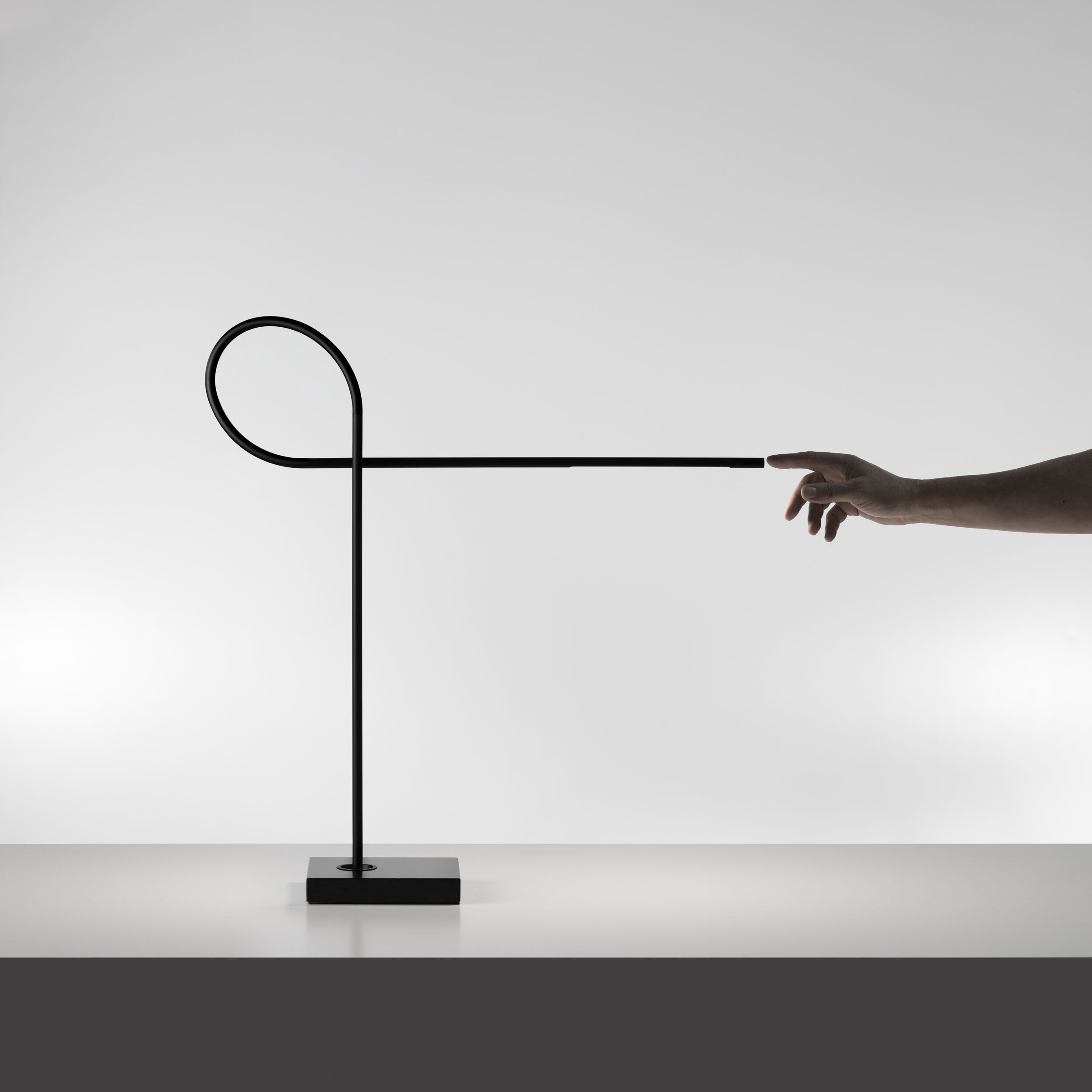 Регулируемая металлическая настольная лампа DAVIDE GROPPI RIBBON ARCH-00075399 - Вид №3