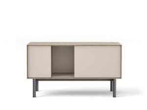 Шкаф с дверями и открытыми отсеками