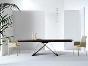 Выдвижной деревянный стол со скульптурным основанием