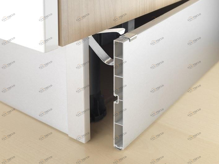 REHAU Плинтус sun-id-1510822