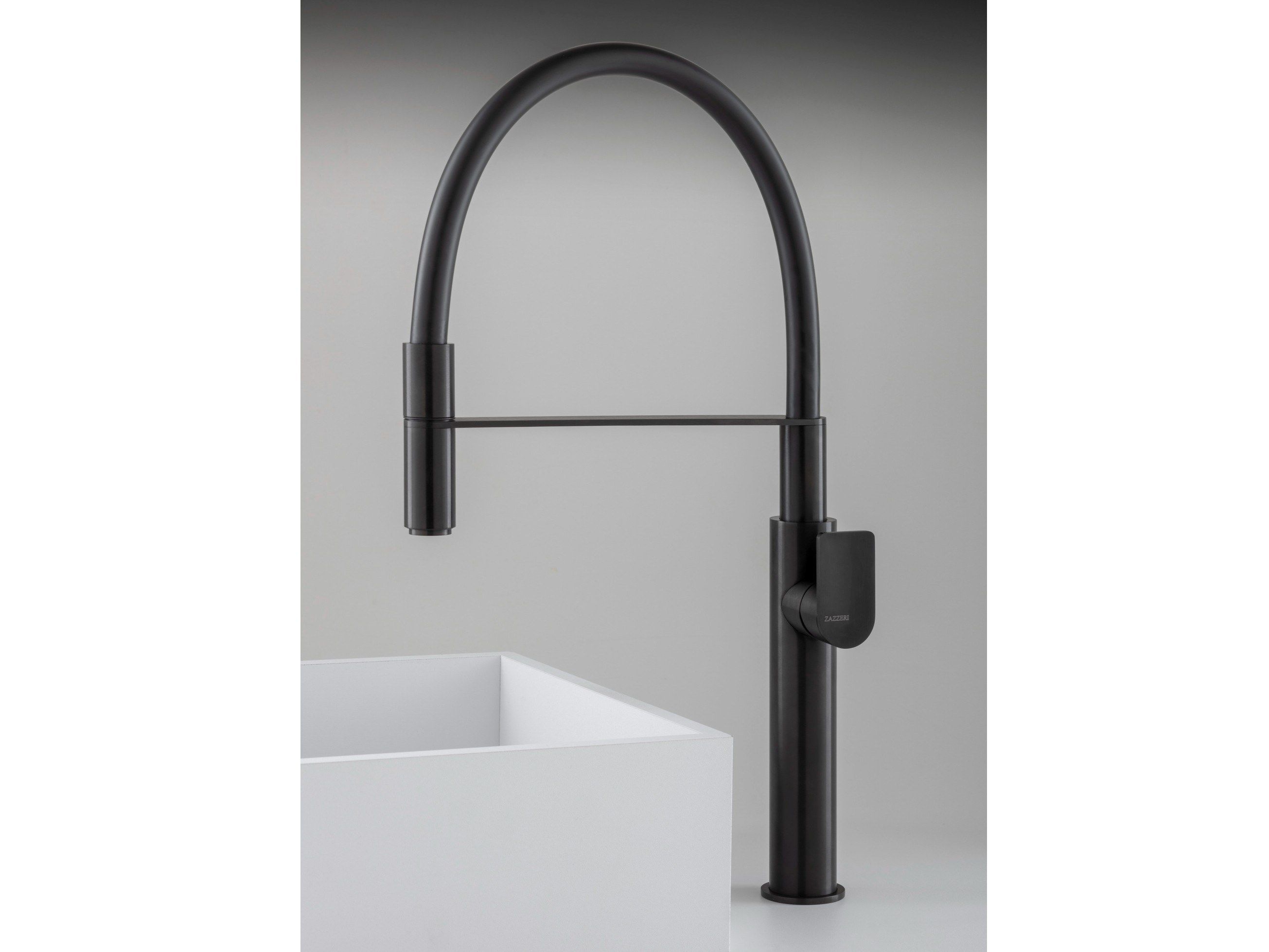 Смеситель для кухни из нержавеющей стали с ручным душем Zazzeri Q316 ARCH-00003234
