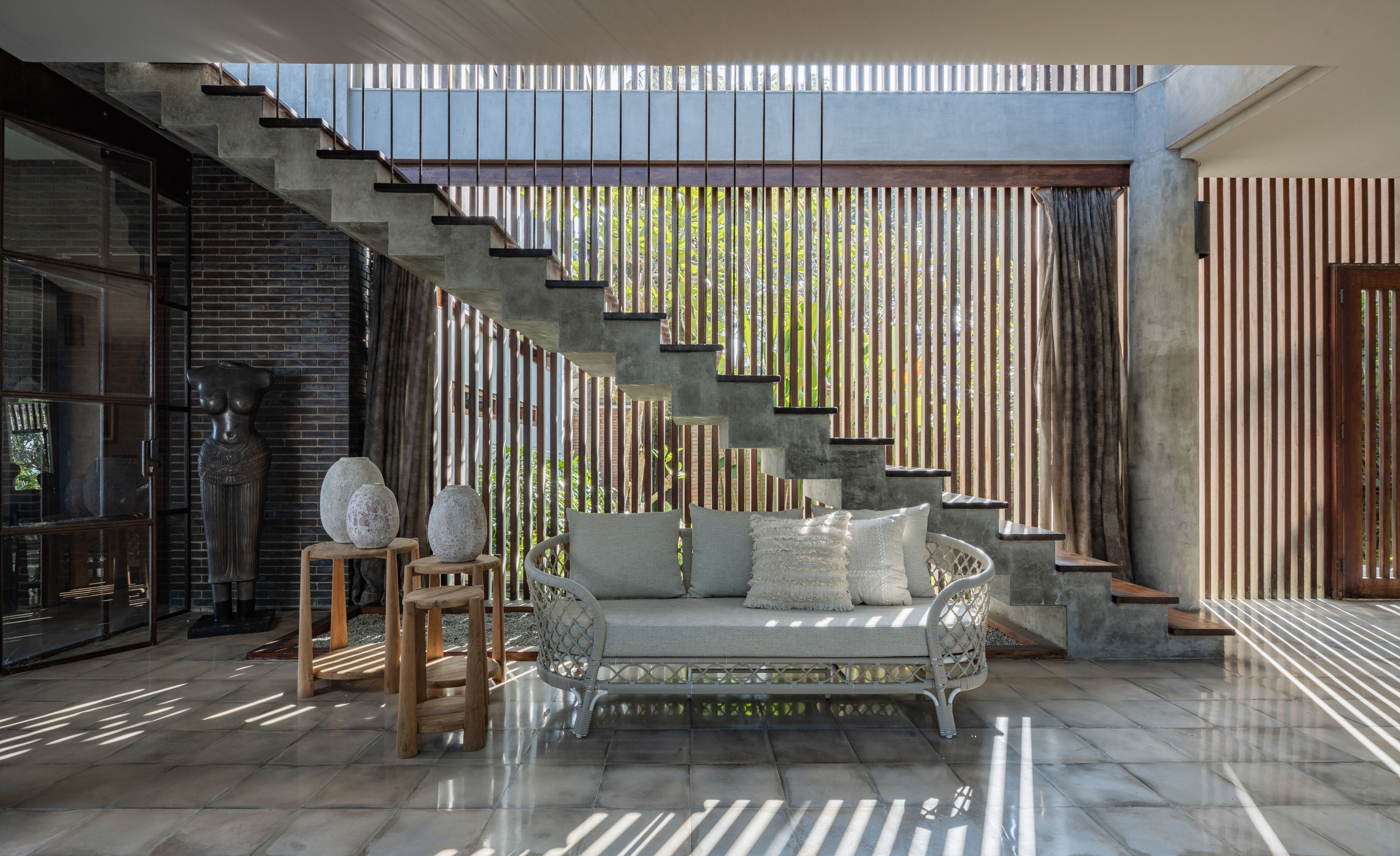 Высокий садовый стол из тикового дерева cbdesign Moires ARCH-00037065 - Вид №6