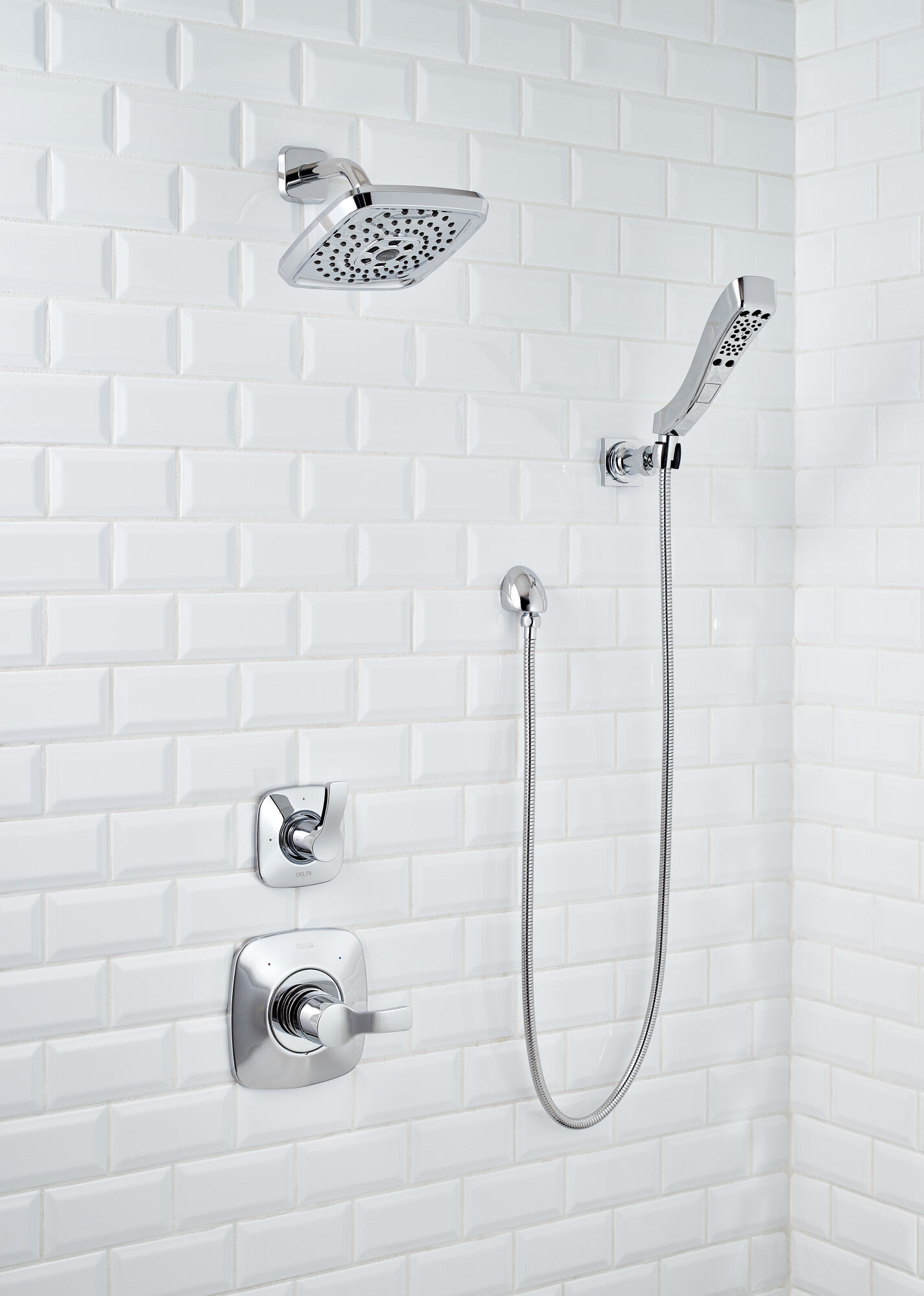 55552-PN H2Okinetic® Ручной душ с 4 настройками для настенного монтажа Delta Faucet Universal Showering Полированный никель  - Вид №9