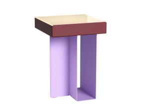 Квадратный стол для сервировки