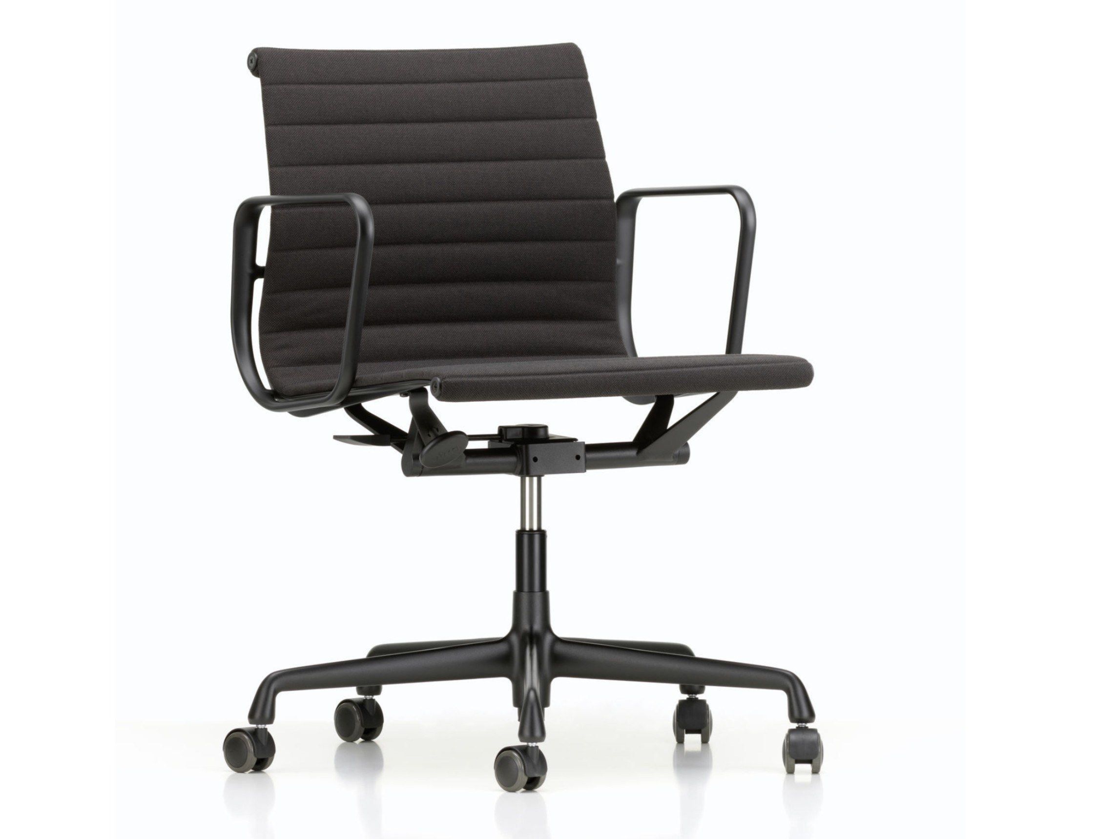 Кожаный поворотный операционный офисный стул с подлокотниками VITRA Eames Aluminium Group ARCH-00047211 - Вид №23