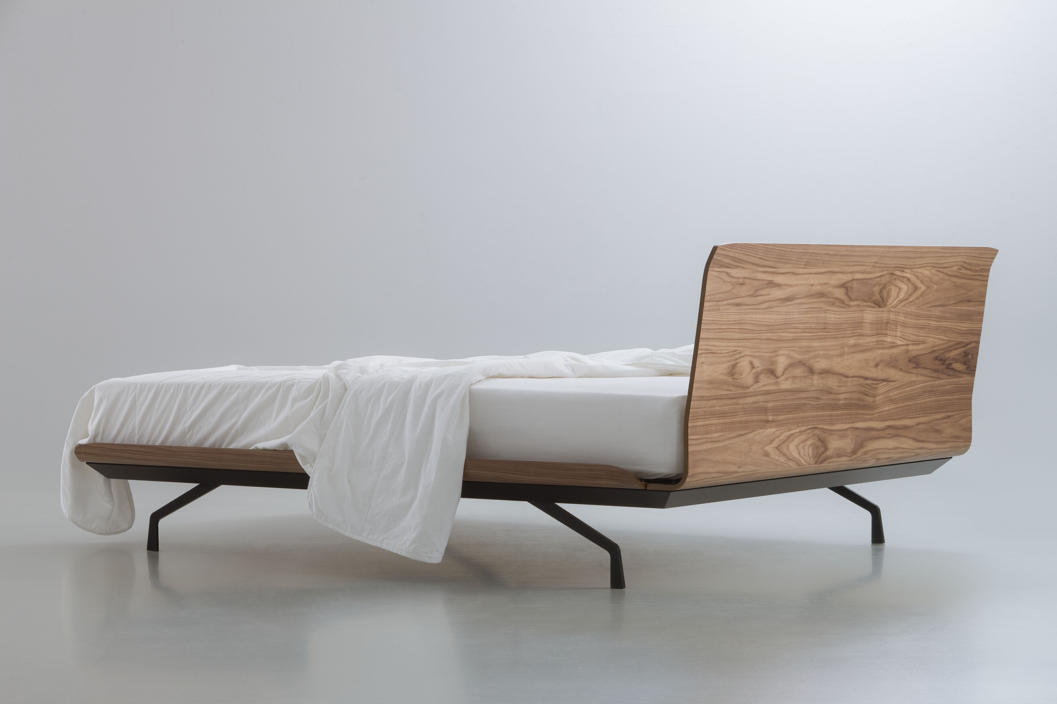 Двуспальная кровать с изогнутыми деревянными элементами isOnAir Bertoncini ARCH-00072243 - Вид №5