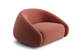 Тканевое кресло с подлокотниками