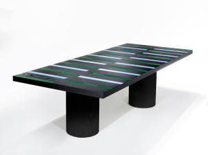 Деревянный прямоугольный стол