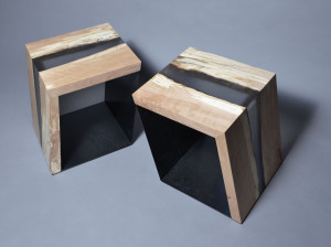 Журнальный столик / табурет из массива дерева и смолы