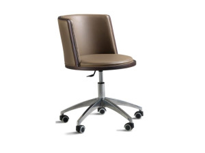 Спицевое мягкое кресло с колесами