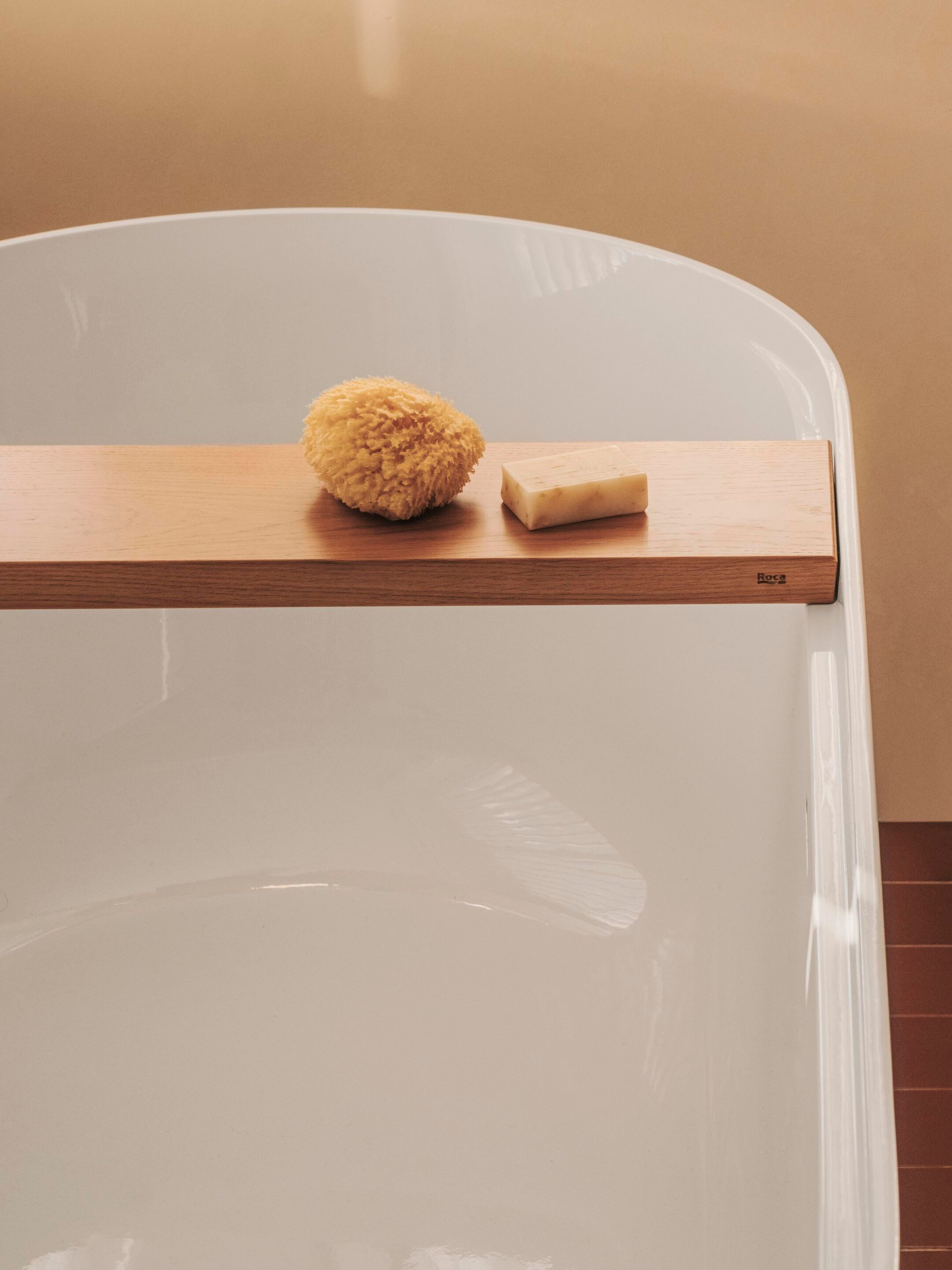 Овальная ванна в центре комнаты в Stonex® Roca Tura ARCH-00058759 - Вид №1