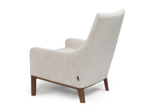 Тканевое кресло с подлокотниками