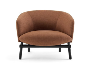 Тканевое кресло с подлокотниками