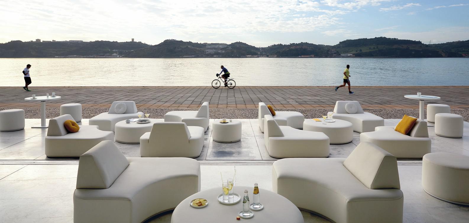 Правое угловое сиденье морская кожа белого цвета Manutti Moon Island MNST423 - Вид №12