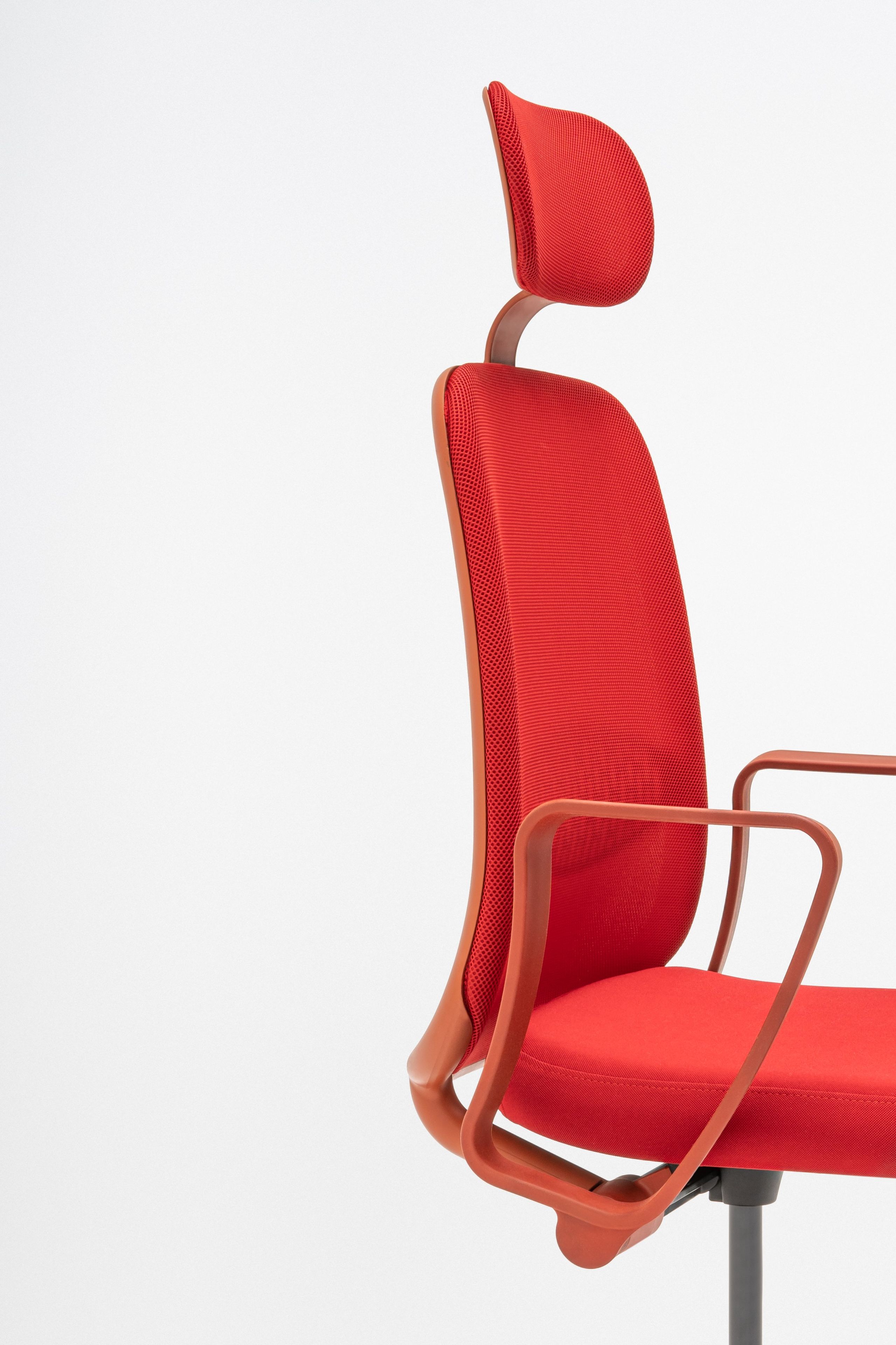 Тканевый поворотный офисный стул с подголовником MDD HI DRIVE ARCH-00116456 - Вид №1