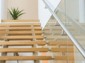 Q-RAILING ITALIA Крепление стальных парапетов Easy glass®