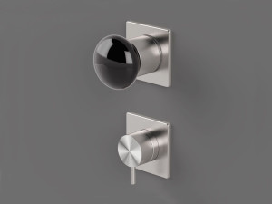 Термостатический смеситель для душа с 2 отверстиями и переключателем