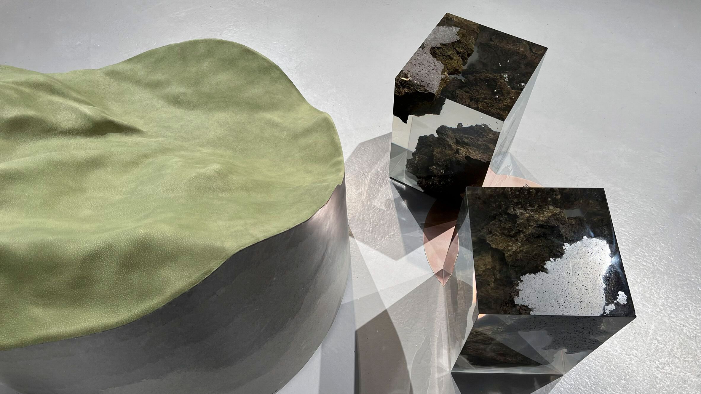 Журнальный столик / табурет из лавового камня и смолы alcarol Geomorphic 2023 ARCH-00118545 - Вид №11