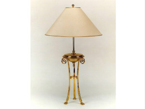 Бронзовая настольная лампа