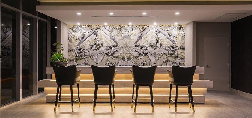 MORADA Высокий кожаный табурет со спинкой Jenn Jenn bsl - Вид №3