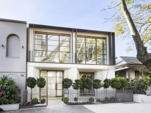 Бронзовое окно с тройным остеклением