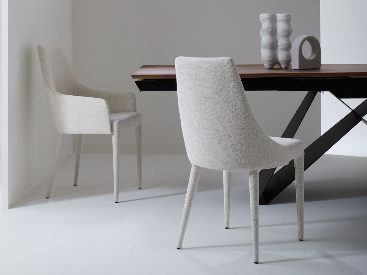 Выдвижной деревянный стол со скульптурным основанием Julia Italia ATLANTIS ARCH-00140387 - Вид №1