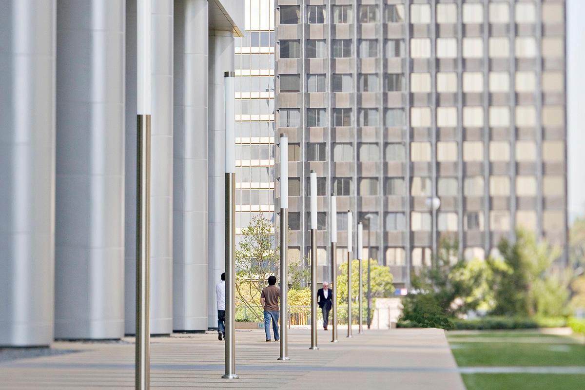 FSRT252 Световая колонна пешеходного освещения  Forms-surfaces  - Вид №1