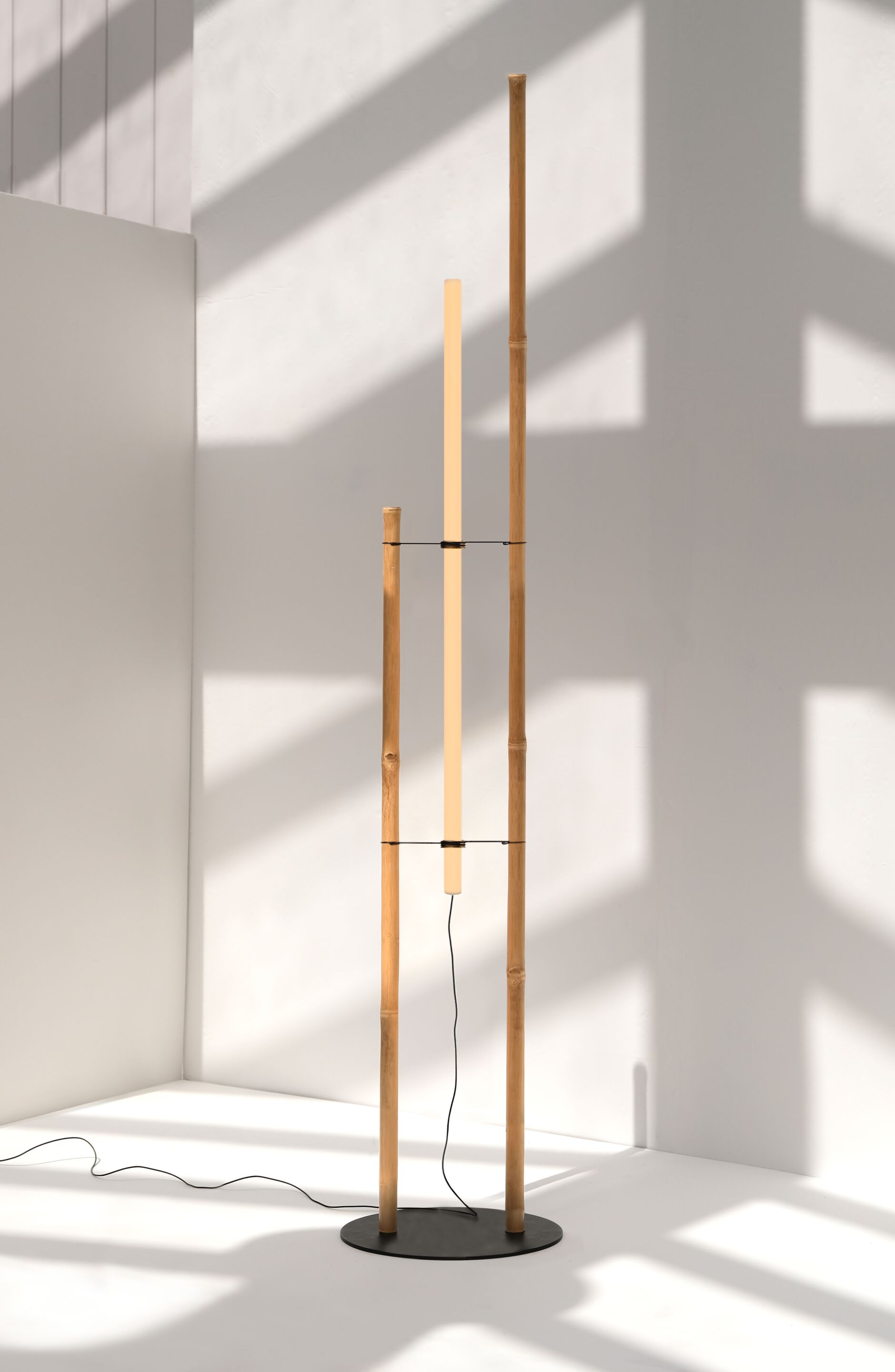 Светодиодный торшер из боросиликатного стекла и бамбука Michael Anastassiades TA-KE 2 ARCH-00136958 - Вид №1
