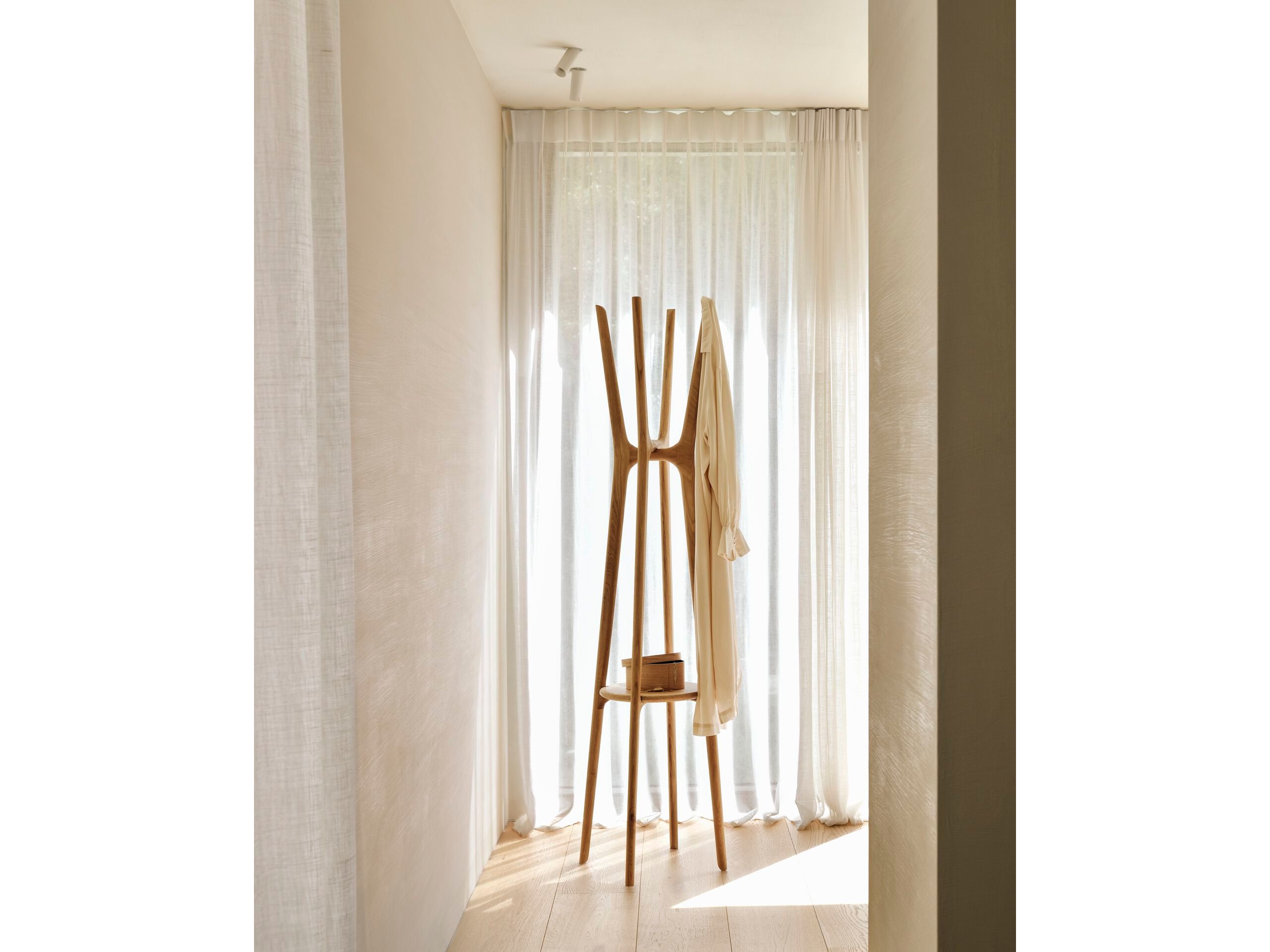 Напольная вешалка из дуба Ethnicraft PI ARCH-00086629 - Вид №6