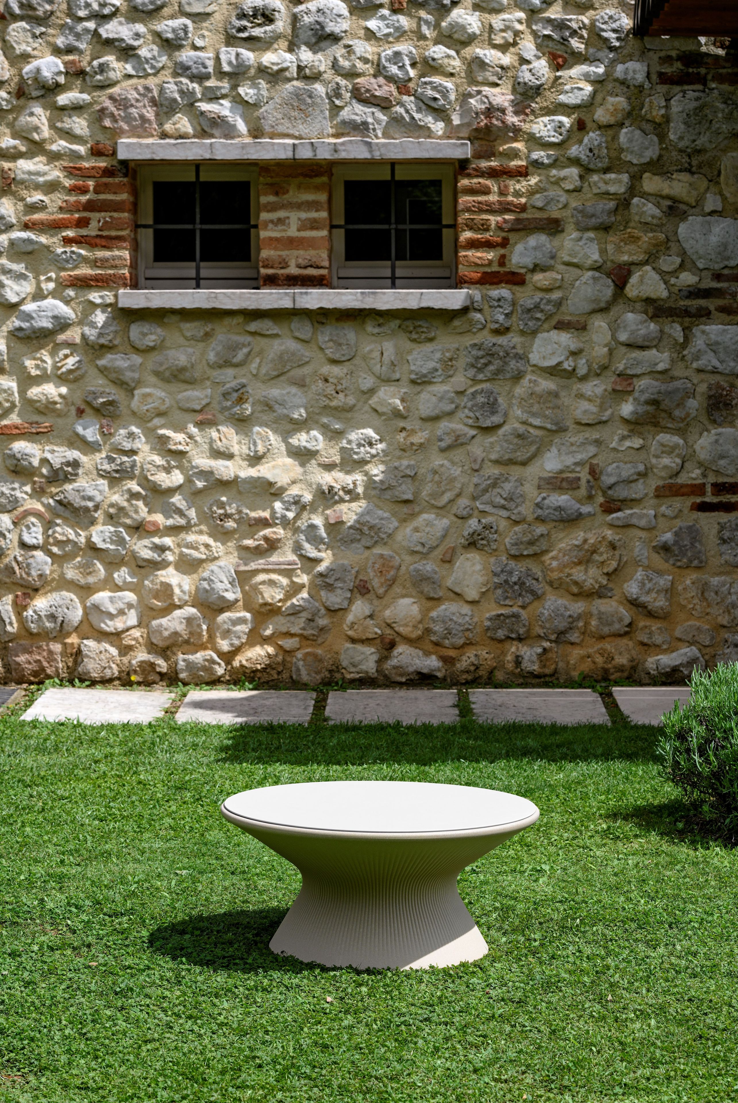 Круглый стол из полиэтилена PLUST Fade ARCH-00022756 - Вид №22