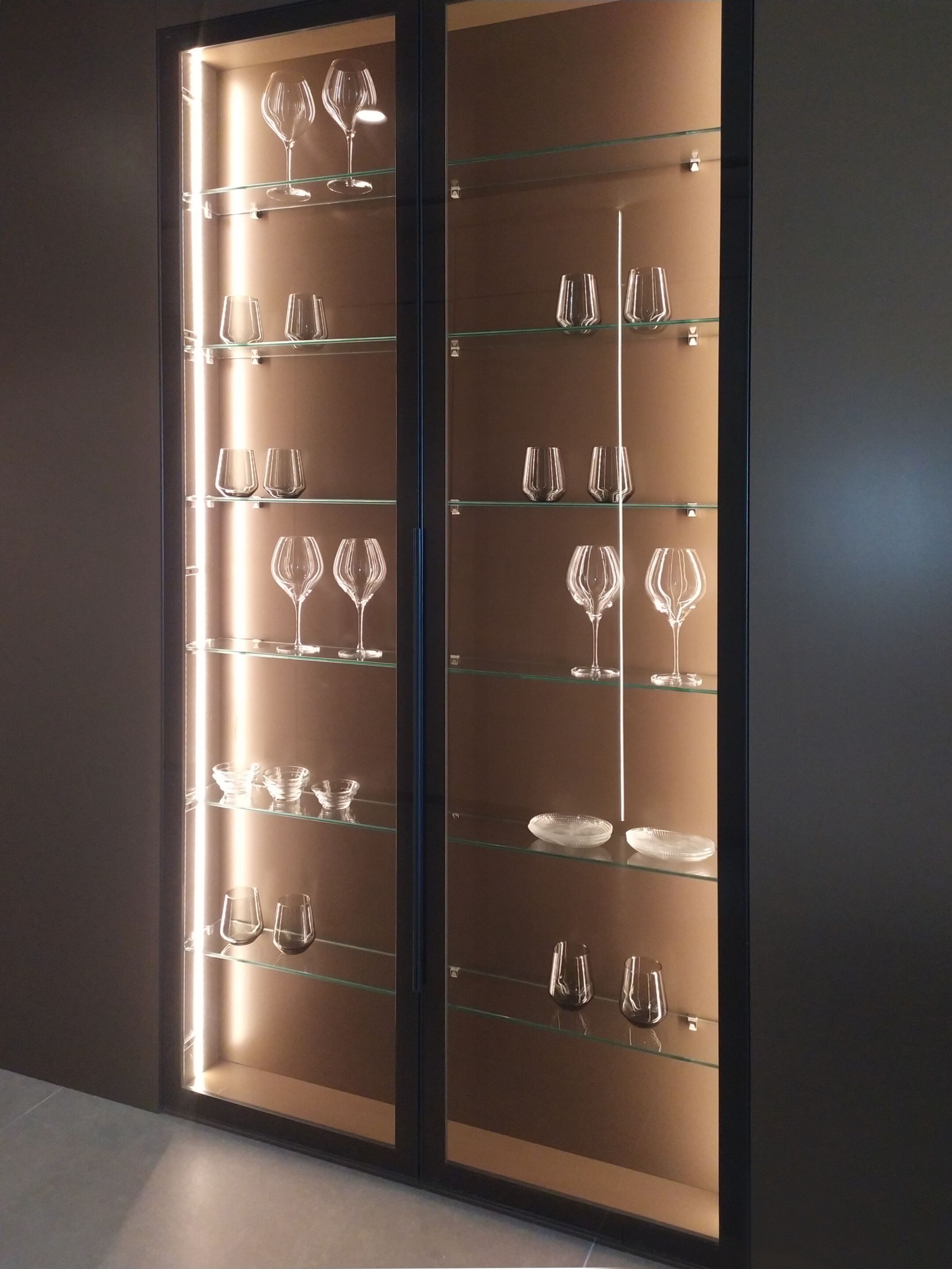 Витрина из дерева и стекла со встроенным освещением ABLE LUXOR ARCH-00023552 - Вид №4