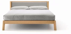 Punt Деревянная кровать с мягким изголовьем Breda