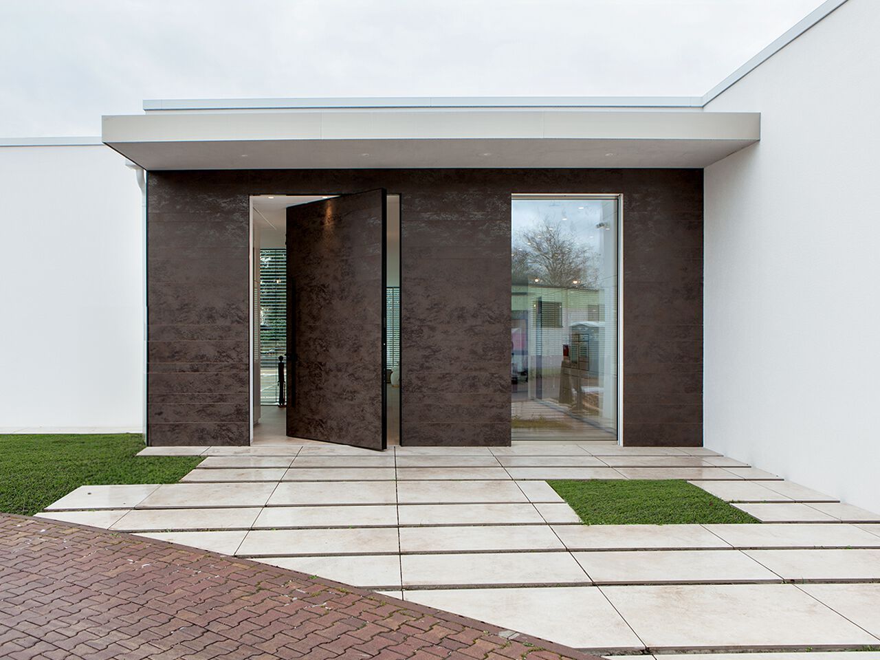 Стеклянная входная дверь Oikos Synua ARCH-00134958 - Вид №2