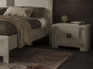 Деревянная прямоугольная тумбочка с ящиками