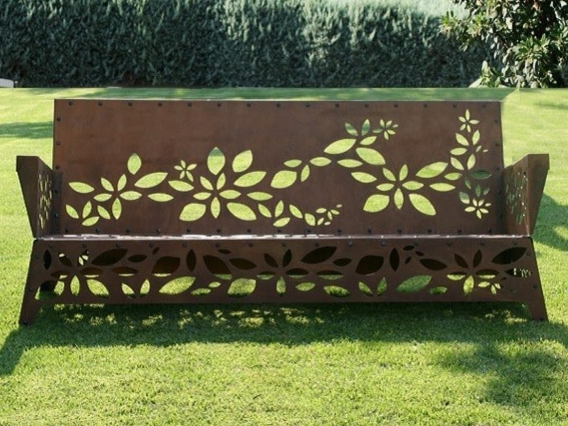 Стальная садовая скамейка Corten™ с подлокотниками TrackDesign Hanami ARCH-00070480