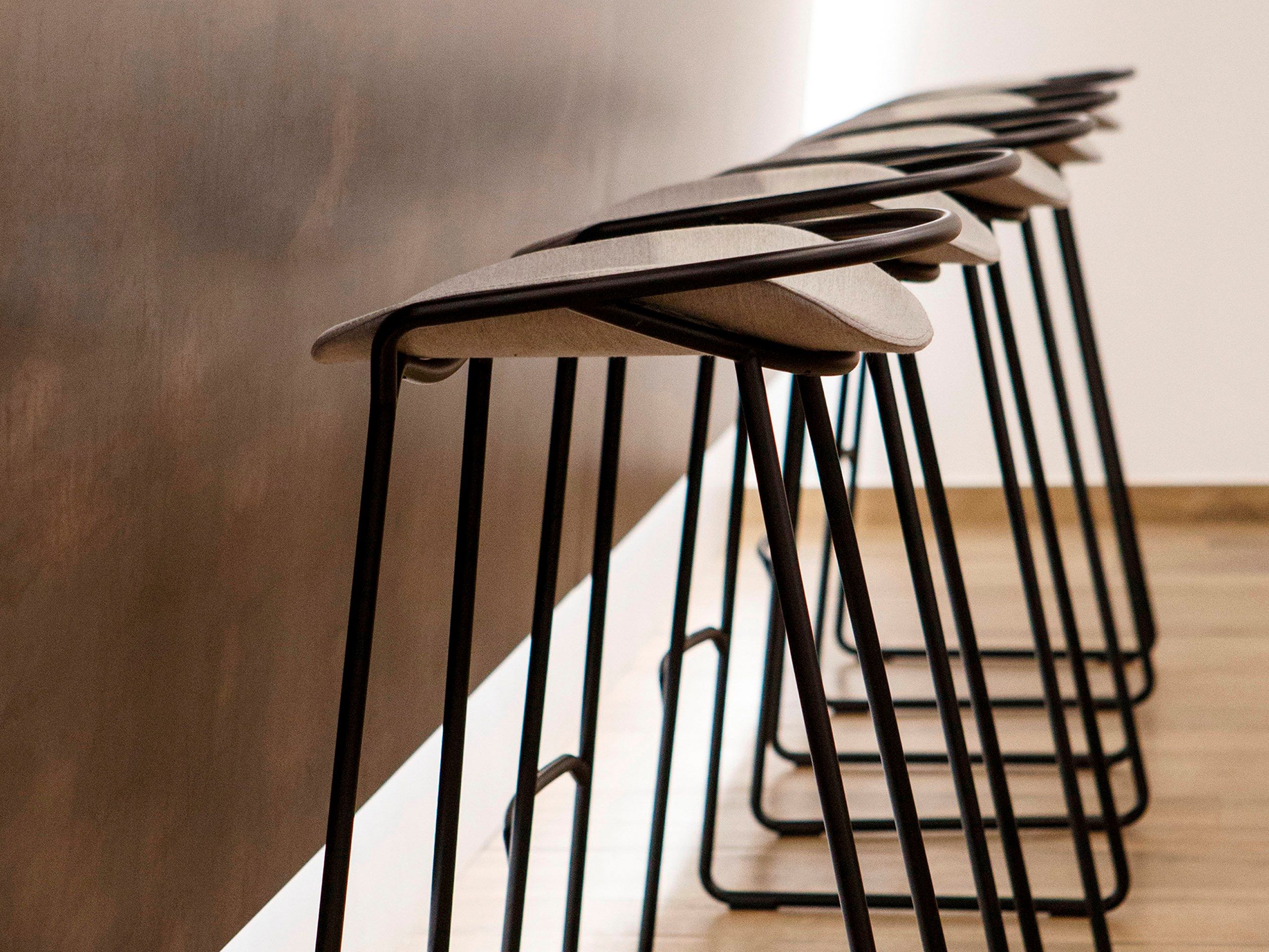 Высокий мягкий стул prostoria Monk ARCH-00129926 - Вид №1