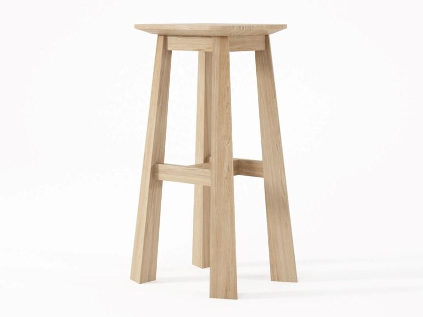 KARPENTER Высокий табурет из массива дерева с подставкой для ног East Ea13-oo, ea13-wo - Вид №2