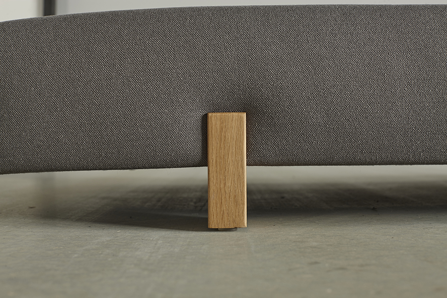 Диван Sigmund с двумя подушками и ножками Drip из лакированного дуба, серый меланж Innovation Living SIGMUND538 - Вид №8