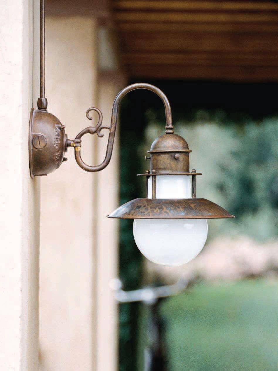 Металлическая наружная настенная лампа Aldo Bernardi Abbazia ARCH-00104840 - Вид №1