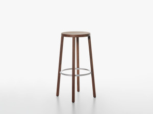 Табурет из грецкого ореха