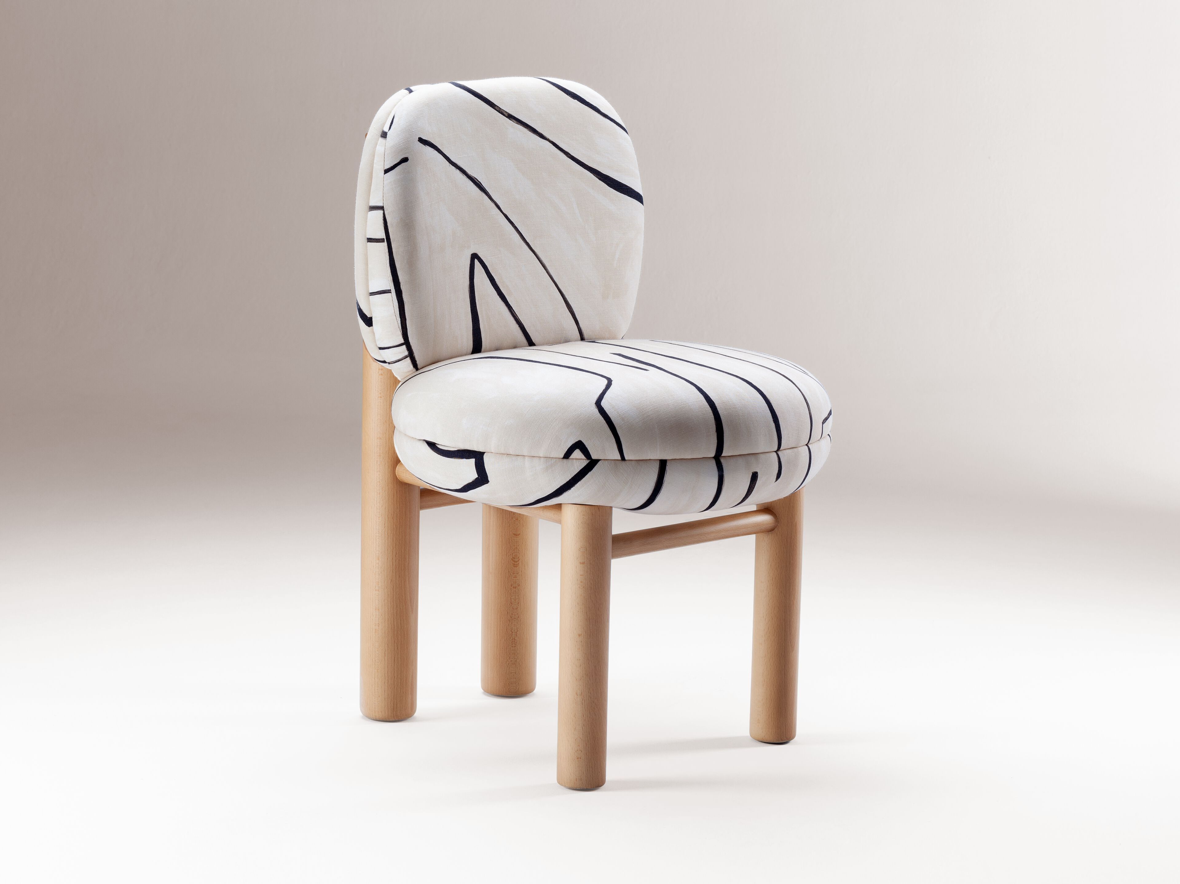 Мягкий стул из ткани DOOQ Aimi ARCH-00039913