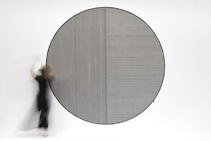 Antonio Lupi Design Круглый коврик из полосатого бархата Tramato Tr821 Antoniolupi  - Вид №1