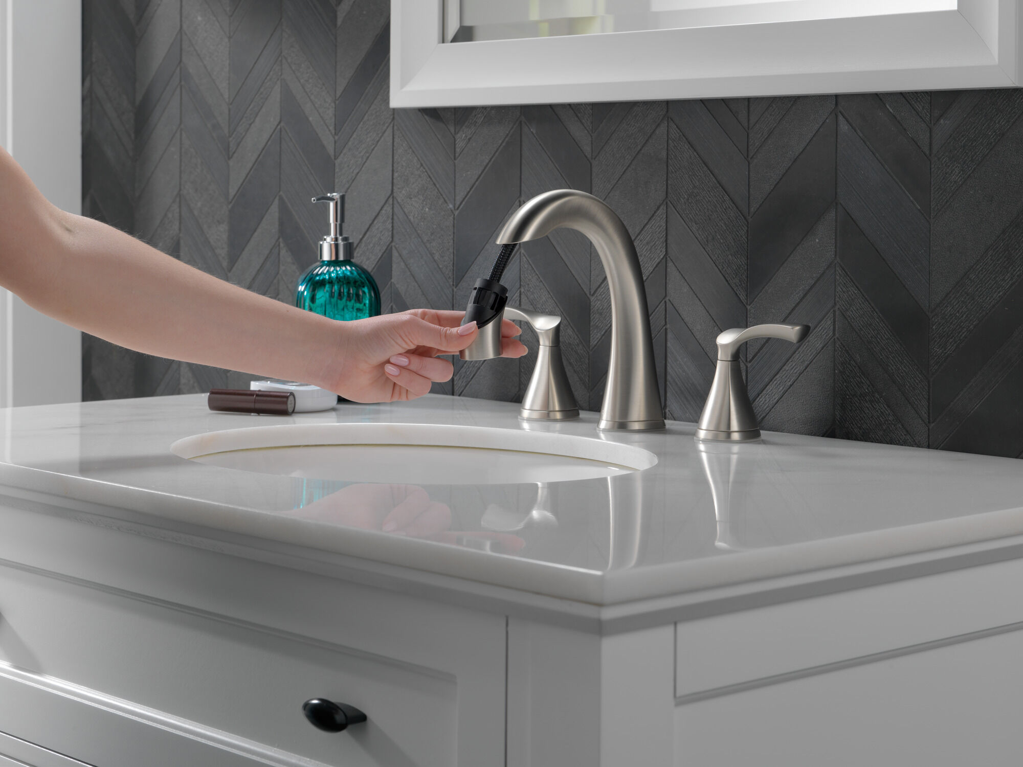 35748LF-SPPD Смеситель для ванной комнаты с двумя ручками Delta Faucet Sandover Матовый никель Spotshield  - Вид №2