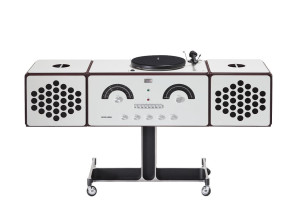 AM/FM-радио и проигрыватель с усилителем