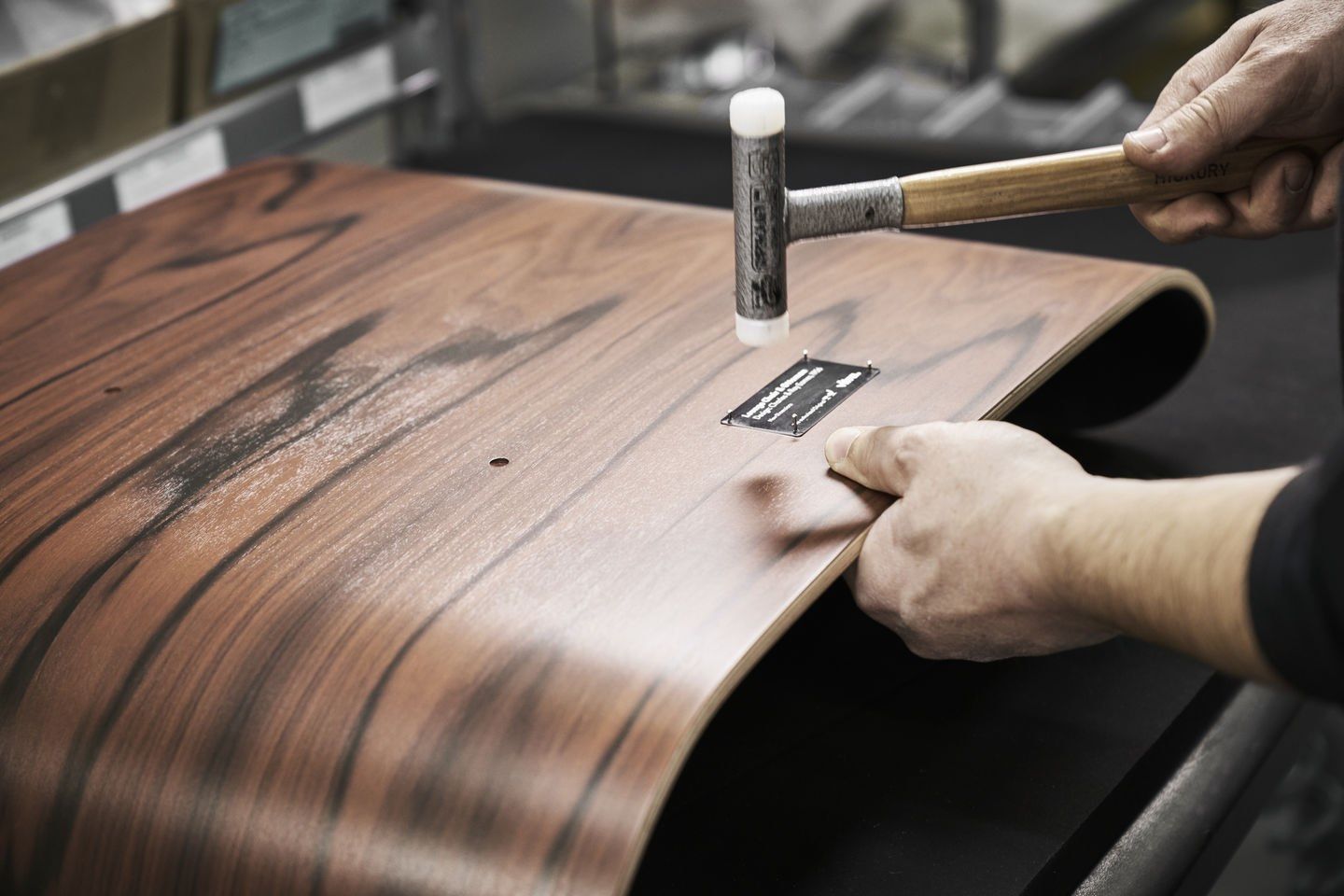 Кожаное вращающееся кресло с подлокотниками VITRA Eames Lounge Chair ARCH-00109556 - Вид №13