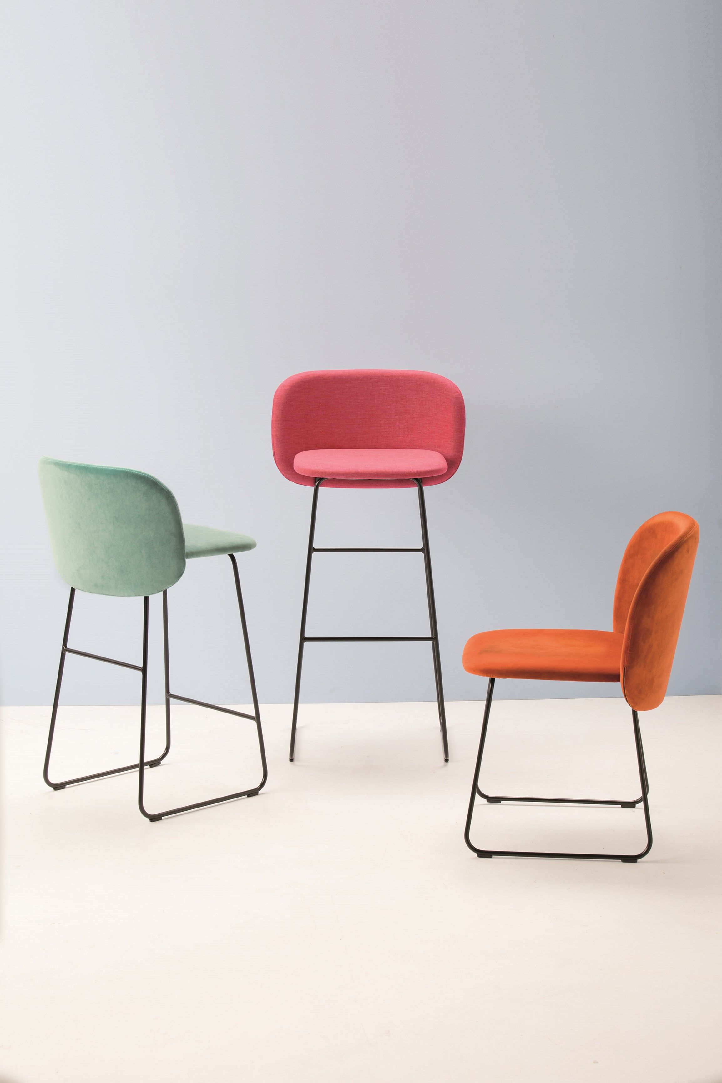 Тканевый мягкий табурет с подставкой для ног CHAIRS & MORE ARCH-00079712 - Вид №3