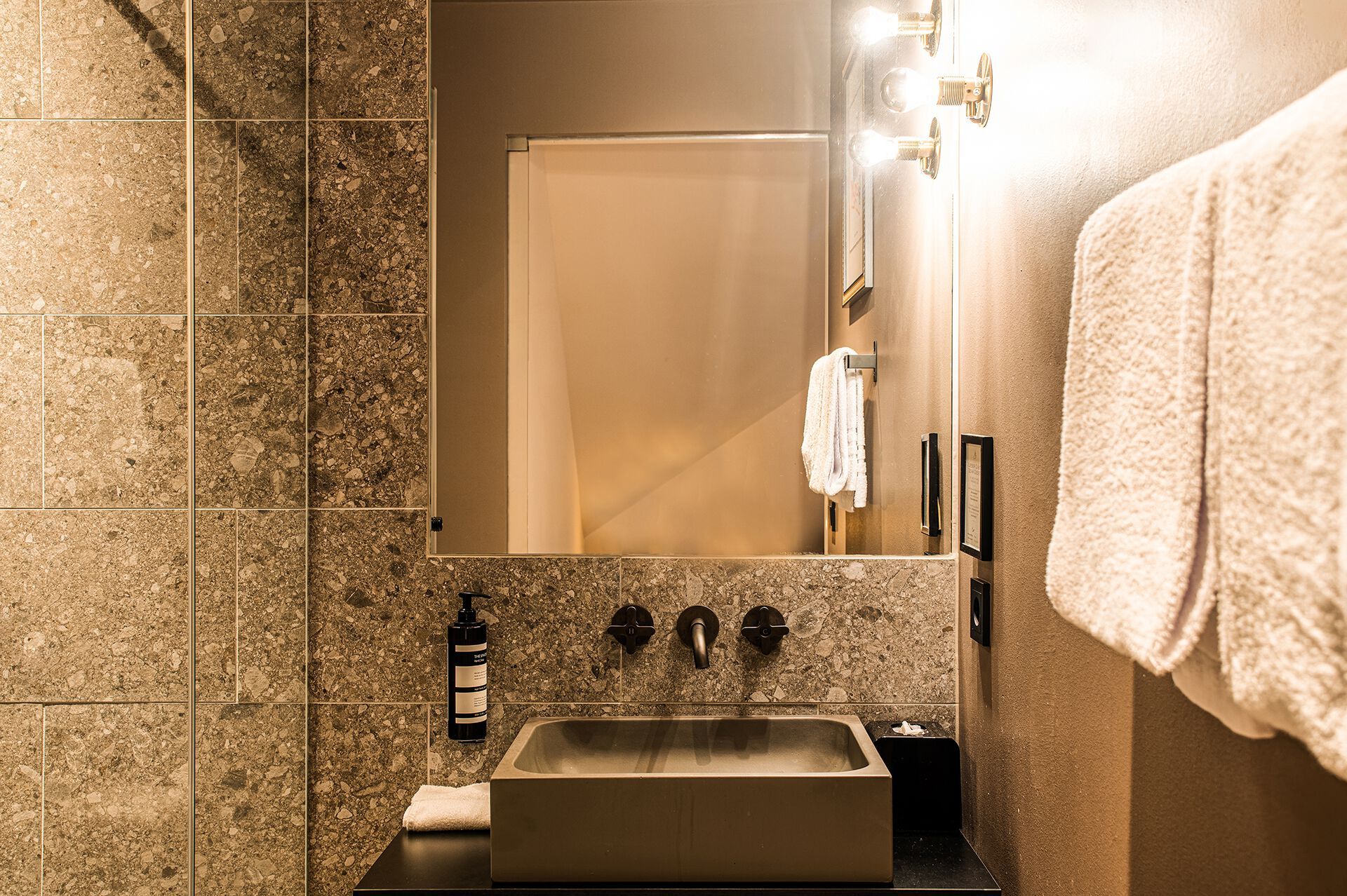 Бетонный прямоугольный умывальник с одной столешницей URBI et ORBI IMMISSIO 50 ARCH-00060764 - Вид №4