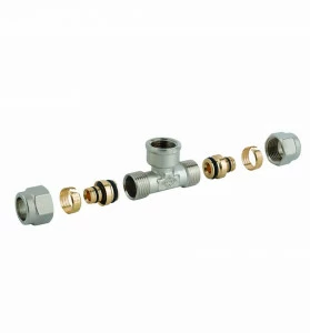 Carlo Poletti R46610Q Коленчатый фитинг 90° с кронштейном и внутренней резьбой для труб многослойных.